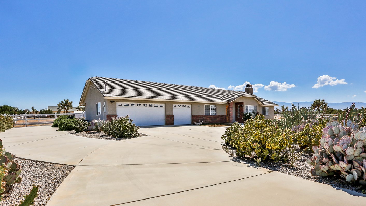 10276 Aster Rd, Hesperia, CA 92344