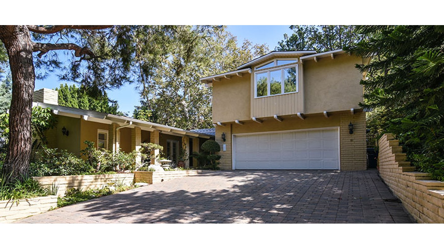 15926 Valley Wood Rd, Sherman Oaks, CA 91403