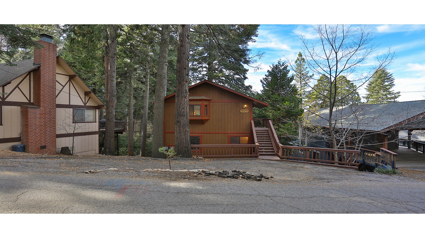 604 West Victoria Court, Lake Arrowhead, CA 92352