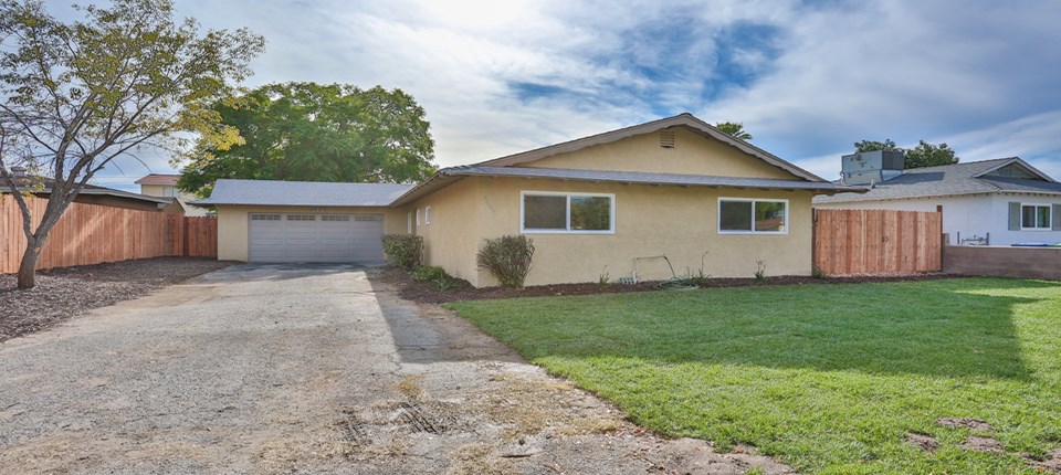 27085 Tenth St, Highland, CA 92346