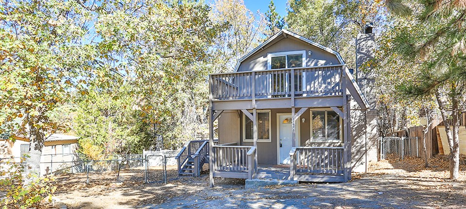 32978 Squirrel Ln, Running Springs, CA 92382