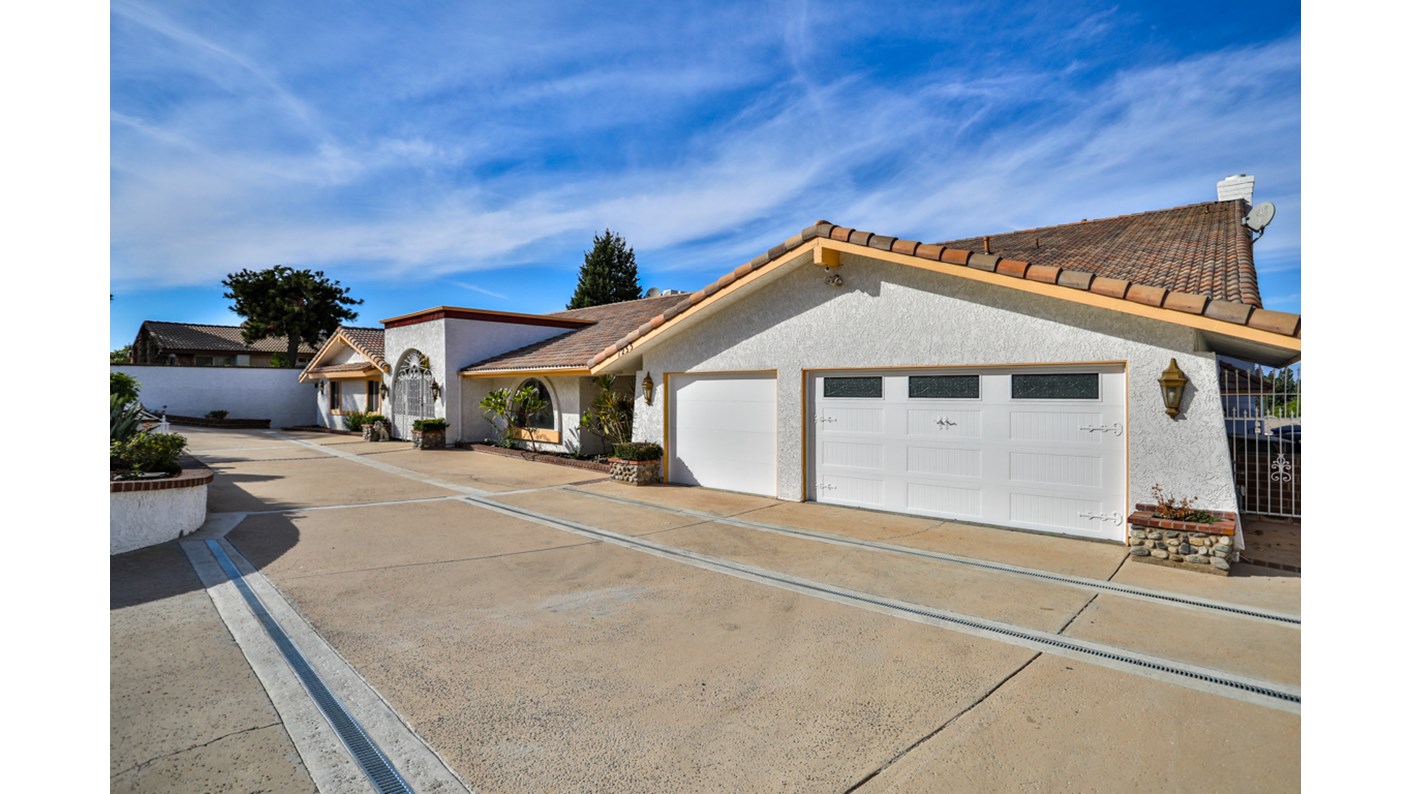 1233 Coronet Dr., Riverside, CA 92506