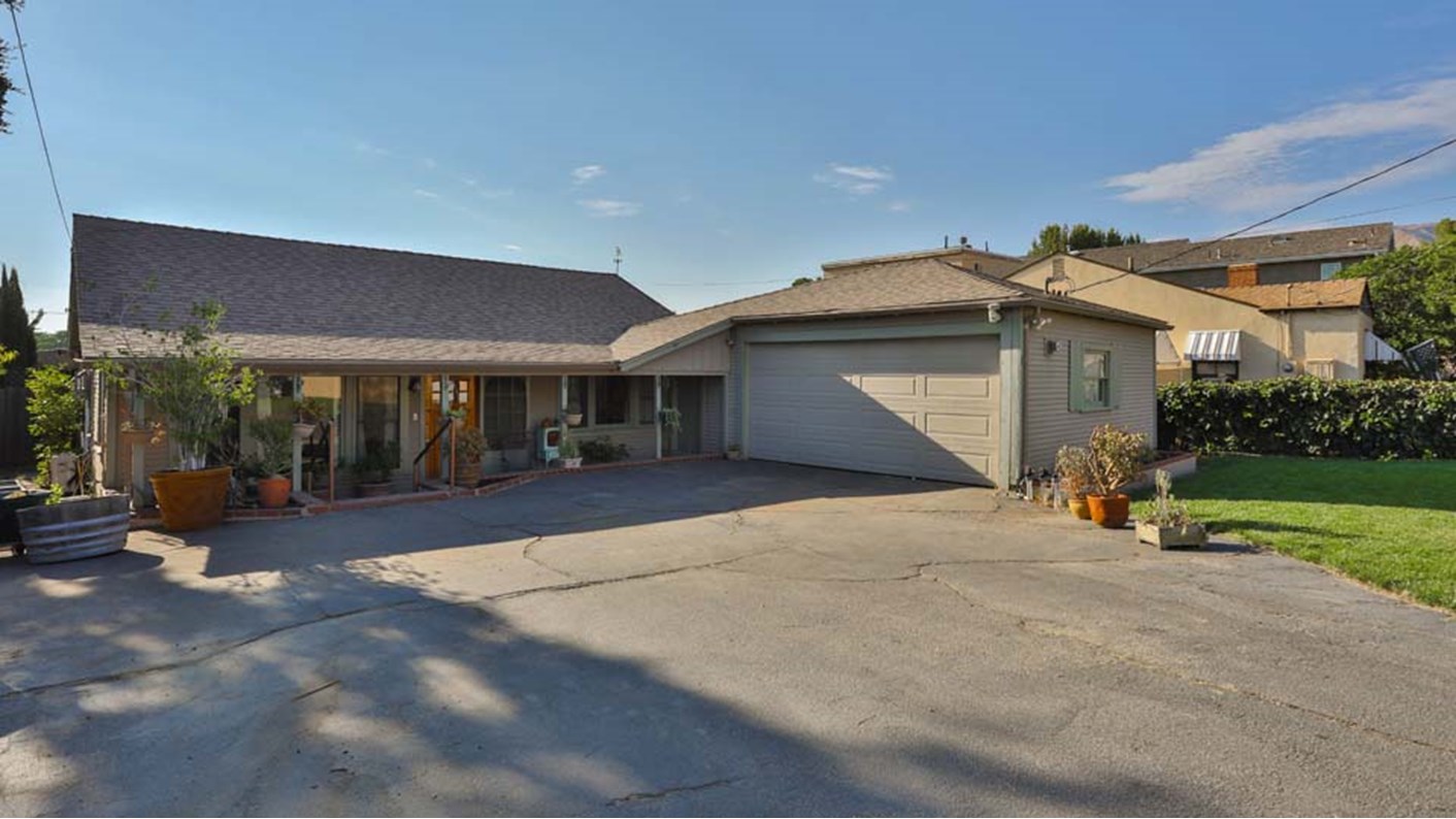 10619 Irma Avenue, Tujunga, CA 91042