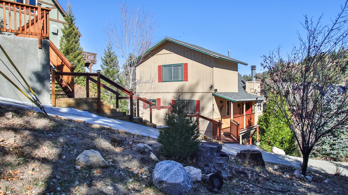 929 Trinity Drive, Lake Arrowhead, CA 92352